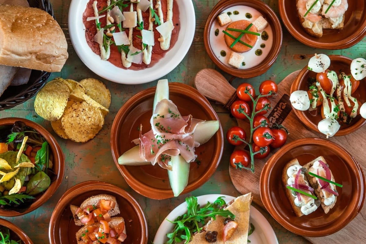 Onbeperkt tapasgerechten + dessert bij La Cubanita